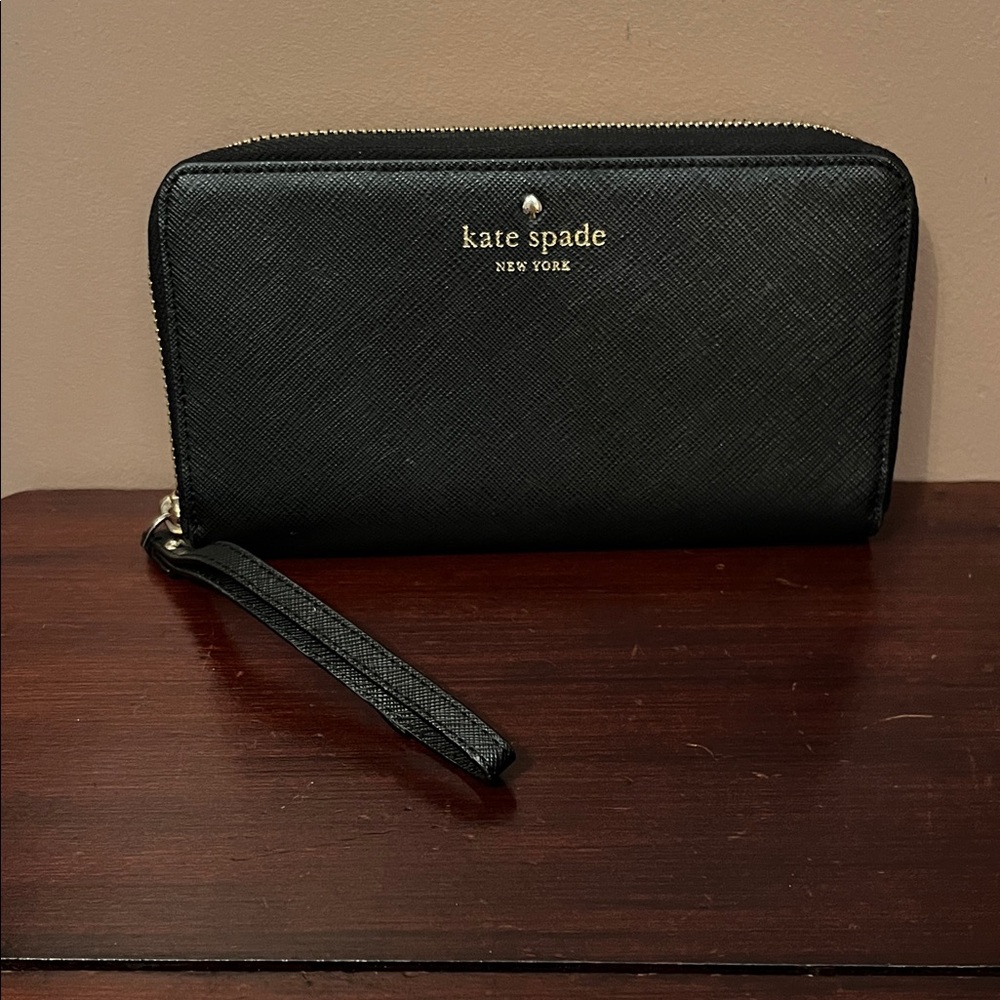 Kate Spade wristlet wallet